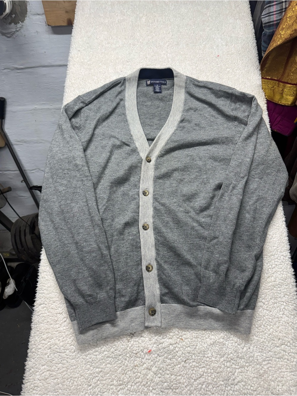Oxford golf 100% Marino wool Classic Gray V-Neck Button Cardigan Sweater Sz Med